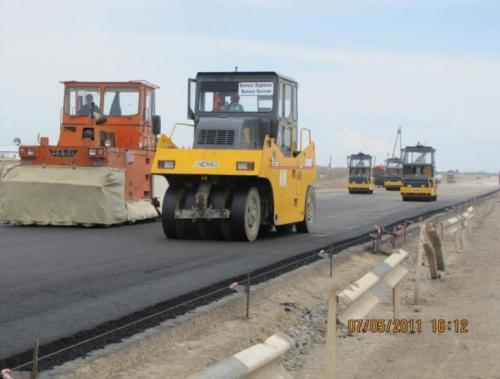 Compaction of high porous asphalt concrete base km 1900 Compaction of high porous asphalt concrete base km 1900