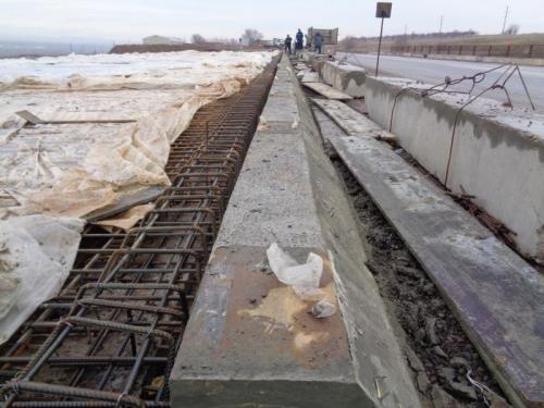 Concrete of guard railings on the overpass at PK 715+70 Concrete of guard railings on the overpass at PK 715+70