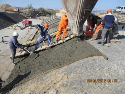 Concreting of the channel slopes on the bridge at SP 179 Concreting of the channel slopes on the bridge at SP 179