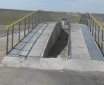 Vehicle emergency repair trestles at rest area