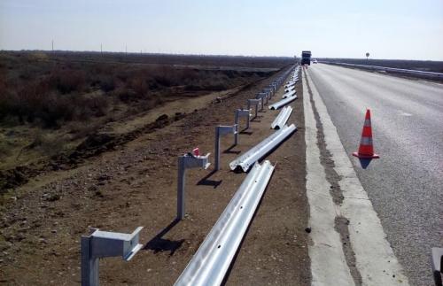 ПК324+08-ПК329+10. Забивка стоек СД-1 и установка консоли жесткости. Левая сторона ПК324+08-ПК329+10. Забивка стоек СД-1 и установка консоли жесткости. Левая сторона