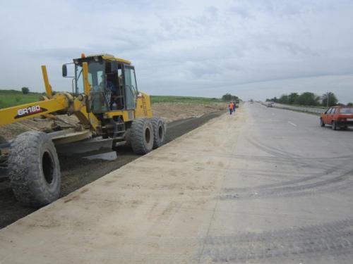 Км655+035-655+655L. Устройство основания из ЩПЦС, обработанный 7% цемента на переходно-скоростных полосах. Км655+035-655+655L. Устройство основания из ЩПЦС, обработанный 7% цемента на переходно-скоростных полосах.