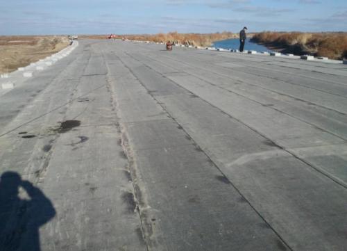 Мост №1 ПК570+80. Устройство оклеечной гидроизоляции «Техноэластмост» на пролёте №2. Мост №1 ПК570+80. Устройство оклеечной гидроизоляции «Техноэластмост» на пролёте №2.