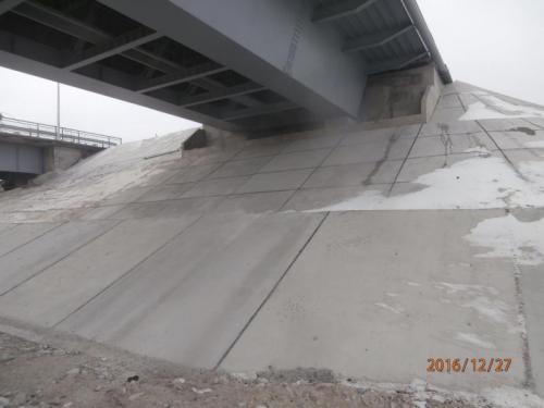 Support No. 1 strengthening of slope by in-situ concrete between bridges Support No. 1 strengthening of slope by in-situ concrete between bridges