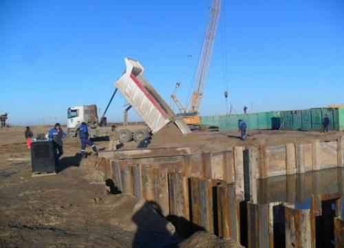 Sheet-pile enclosure of a support of the bridge on the SP 104 Sheet-pile enclosure of a support of the bridge on the SP 104
