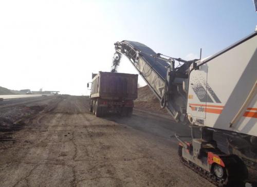 Milling of existing layers of road pavement from PK 925+00 to PK 950+70 (right) Milling of existing layers of road pavement from PK 925+00 to PK 950+70 (right)