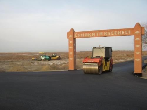Уплотнение нижнего слоя покрытия из асфальтобетона Уплотнение нижнего слоя покрытия из асфальтобетона