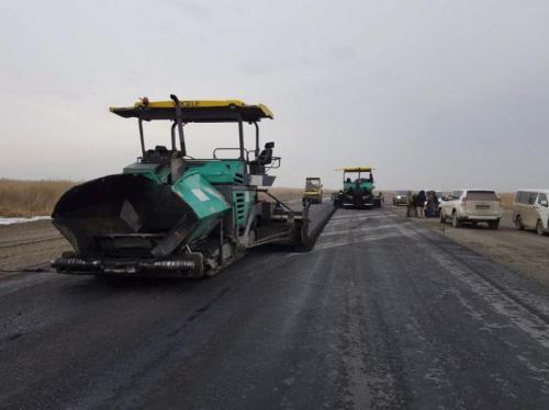 Second layer of asphalt in swamp area at pk 202+00 RHS